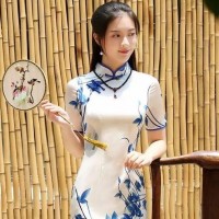 一手蒲扇，一色青衣，做一個青花瓷般的旗袍美人！