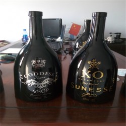 洋酒瓶烤漆廠，洋酒瓶噴漆廠，洋酒瓶噴涂廠，洋酒瓶噴油廠